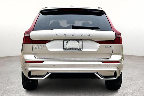 Bright 2026 Volvo XC60 B5 Plus