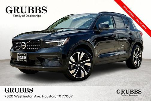 2025 Volvo XC40 B5 Plus Dark Theme
