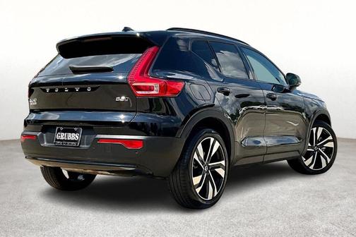 2025 Volvo XC40 B5 Plus Dark Theme