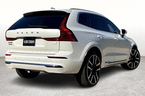 2023 Volvo XC60 Recharge Plug-In Hybrid T8 Ultimate Bright Theme