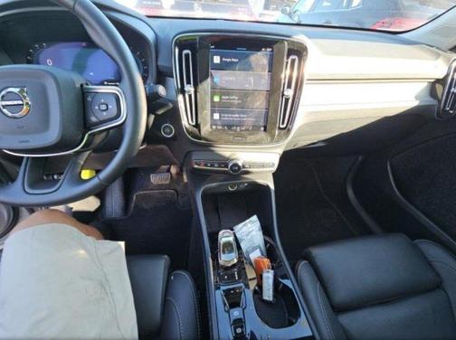 2025 Volvo XC40 B5 Plus Dark Theme