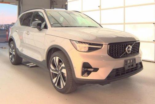2025 Volvo XC40 B5 Plus Dark Theme