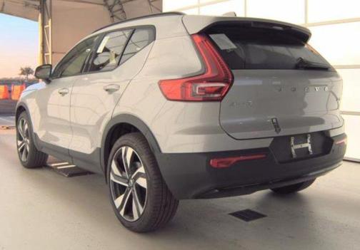2025 Volvo XC40 B5 Plus Dark Theme