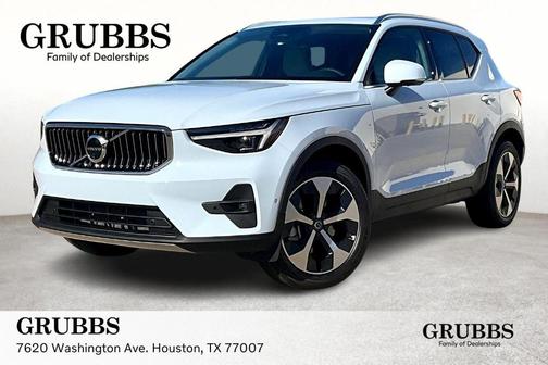 2025 Volvo XC40 B5 Plus Bright Theme