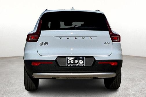 2025 Volvo XC40 B5 Plus Bright Theme
