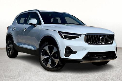 2025 Volvo XC40 B5 Plus Bright Theme