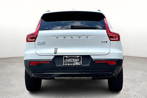 2025 Volvo XC40 B5 Plus Dark Theme