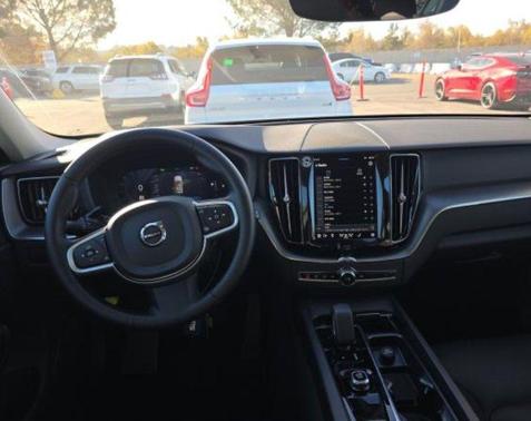 2025 Volvo XC60 B5 Core