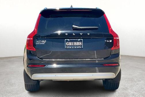 2022 Volvo XC90 T6 Momentum 7 Passenger