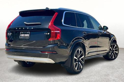 2022 Volvo XC90 T6 Momentum 7 Passenger