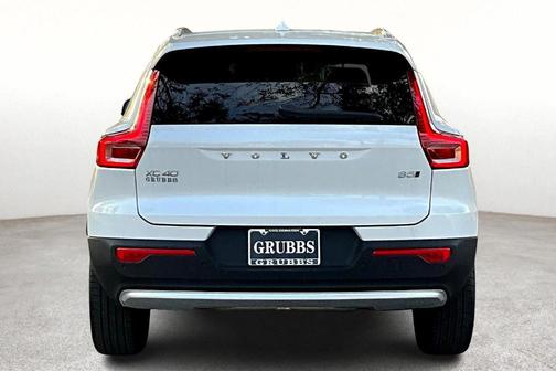 2025 Volvo XC40 B5 Plus Bright Theme