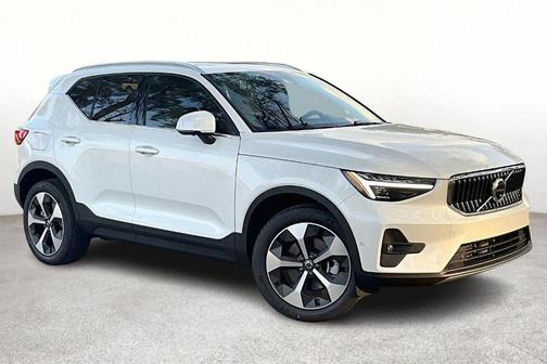 2025 Volvo XC40 B5 Plus Bright Theme