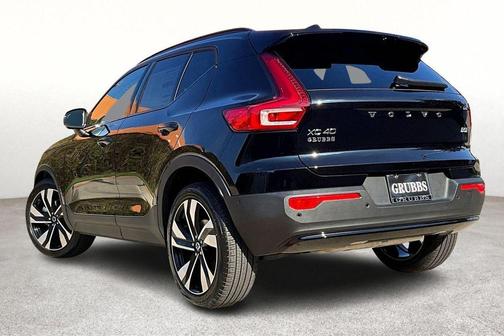 2026 Volvo XC40 B5 Ultra
