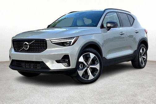 2026 Volvo XC40 B5 Plus