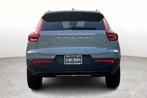 2026 Volvo XC40 B5 Plus
