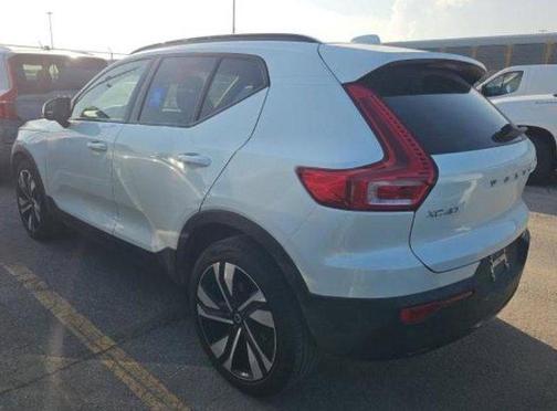 2025 Volvo XC40 B5 Plus Dark Theme