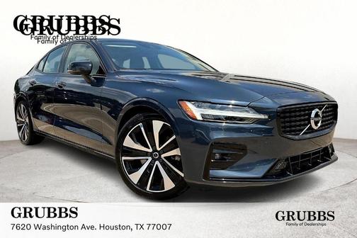 2022 Volvo S60 MOMENTUM