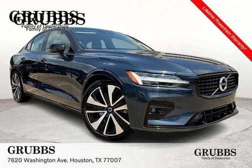 2022 Volvo S60 MOMENTUM
