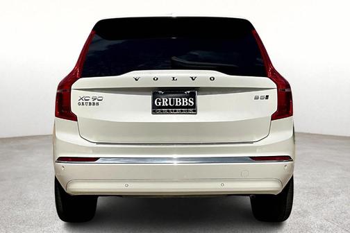 2023 Volvo XC90 B5 Plus