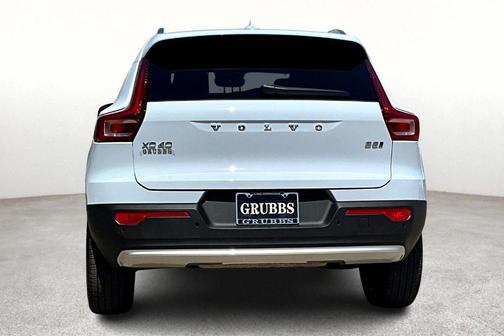 2025 Volvo XC40 B5 Ultra Bright Theme