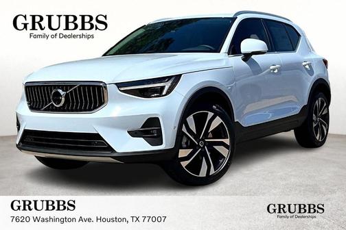 2025 Volvo XC40 B5 Ultra Bright Theme