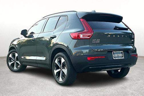2026 Volvo XC40 B5 Plus