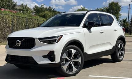 2026 Volvo XC40 B5 Plus