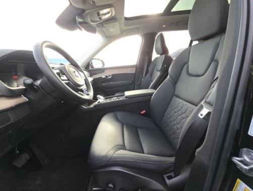 2025 Volvo XC90 B6 Plus 7-Seater