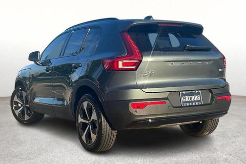 2026 Volvo XC40 B4 Plus