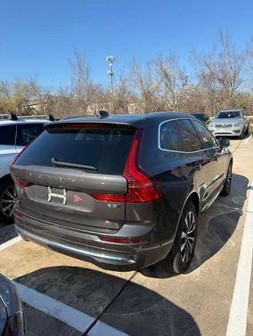 2025 Volvo XC40 B5 Plus Bright Theme