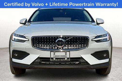 2025 Volvo V60 Cross Country B5 Plus