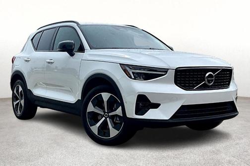 2026 Volvo XC40 B5 Plus