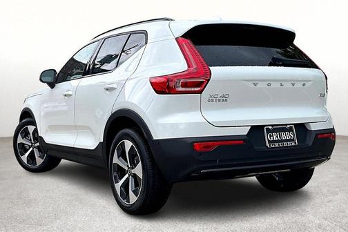 2026 Volvo XC40 B5 Plus