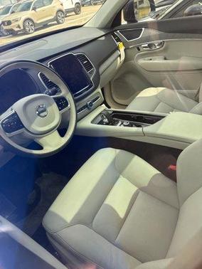 2025 Volvo XC90 B5 Plus