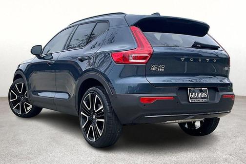 2026 Volvo XC40 B5 Ultra