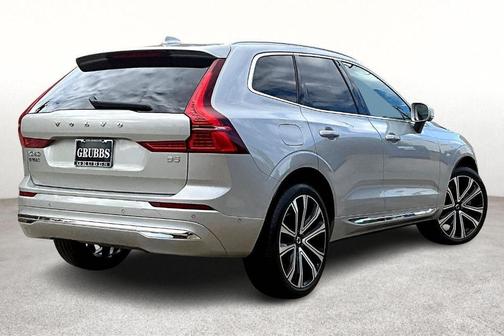 2023 Volvo XC60 B5 Ultimate Bright Theme