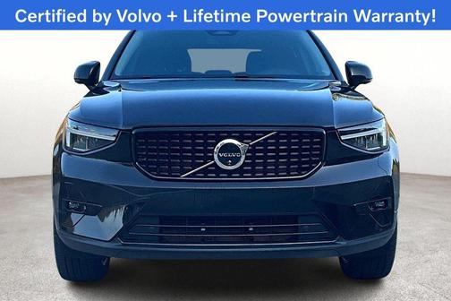 2025 Volvo XC40 B5 Plus Dark Theme