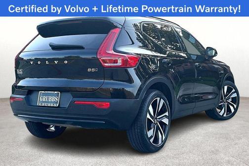 2025 Volvo XC40 B5 Plus Dark Theme