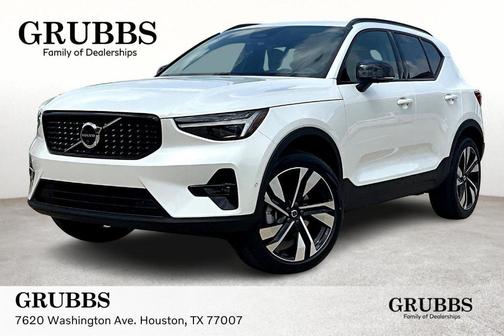 2025 Volvo XC40 B5 Ultra Dark Theme