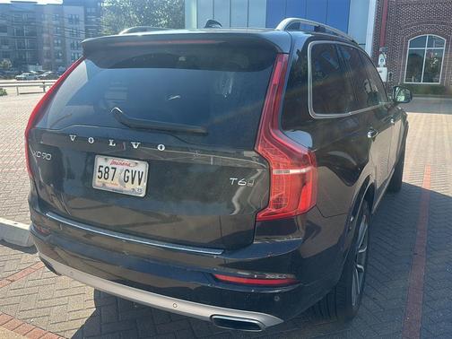 2018 Volvo XC90 T6 Momentum