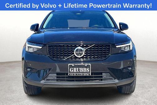 2025 Volvo XC40 B5 Plus Dark Theme