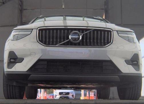 2025 Volvo XC40 B5 Plus Bright Theme