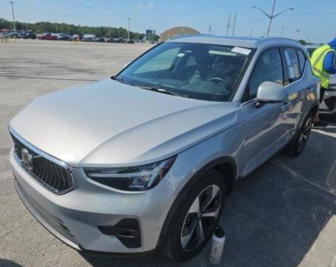 2025 Volvo XC40 B5 Plus Bright Theme