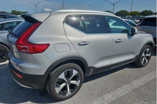 2025 Volvo XC40 B5 Plus Bright Theme