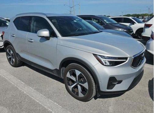2025 Volvo XC40 B5 Plus Bright Theme