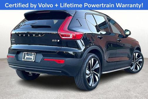 2023 Volvo XC40 B5 Ultimate Dark Theme