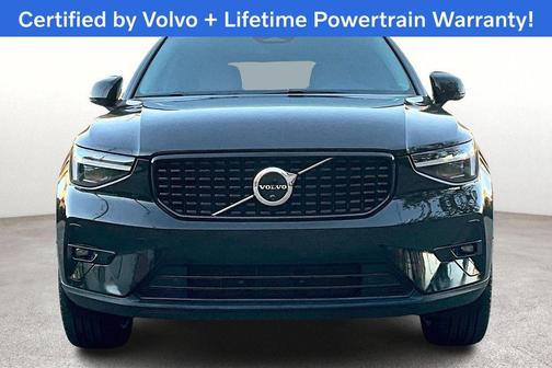2023 Volvo XC40 B5 Ultimate Dark Theme