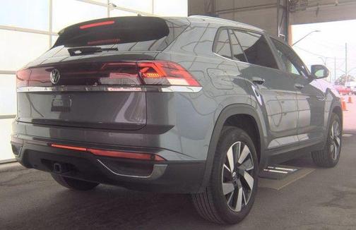 Platinum Gray Metallic 2025 Volkswagen Atlas Cross Sport 2.0T SE w/Technology