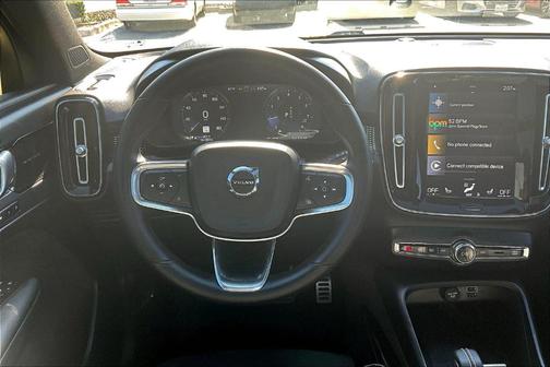 2022 Volvo XC40 T5 R-Design