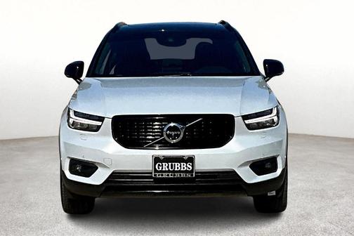 2022 Volvo XC40 T5 R-Design